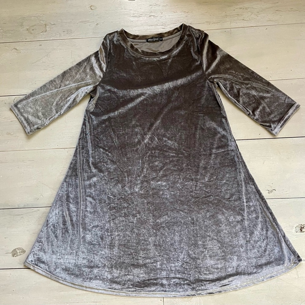 Urban Coco Women’s A-Line Velour Dress Metallic Silver-Gray Festive Size M